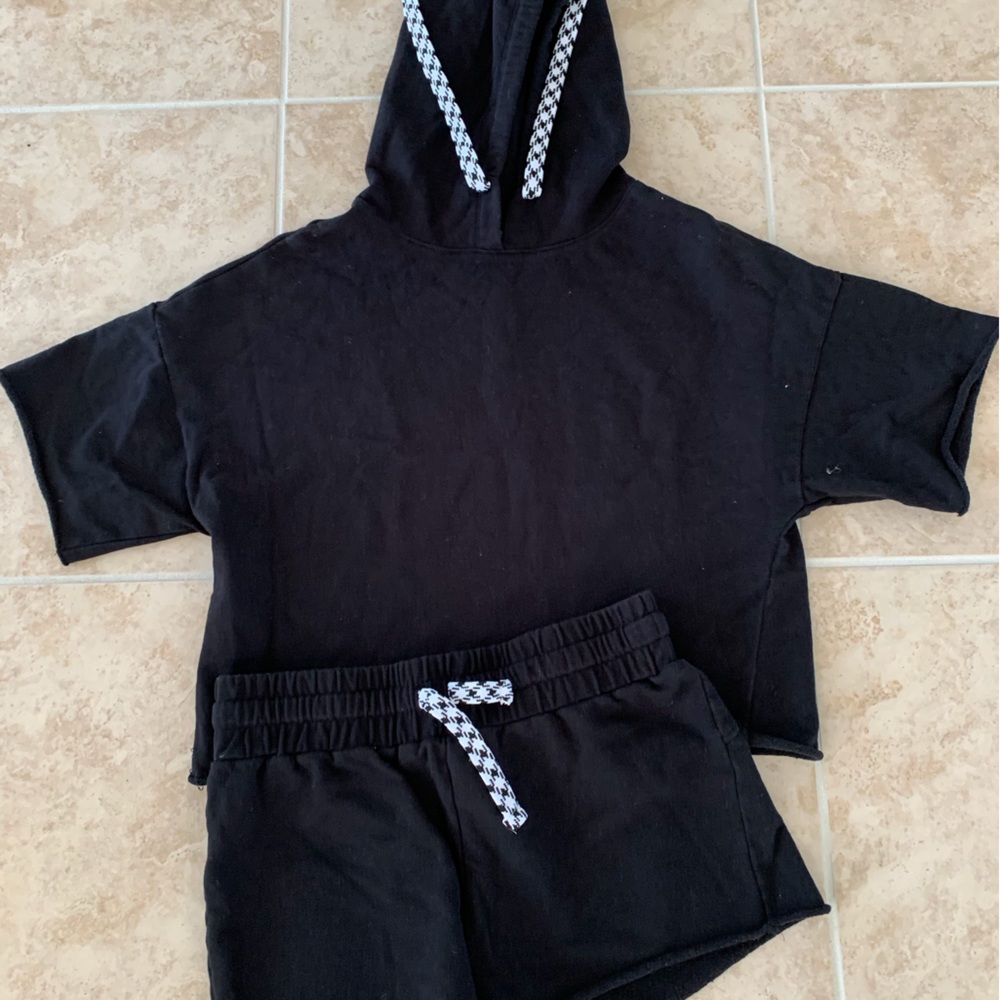 Betsy Johnson Performance Short set